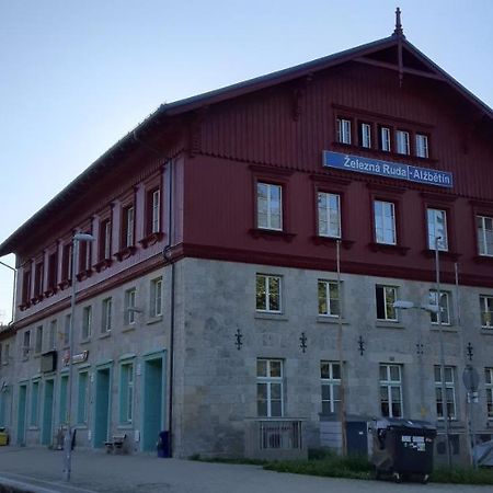 Dopravna Alzbetin Aparthotel Železná Ruda Kültér fotó