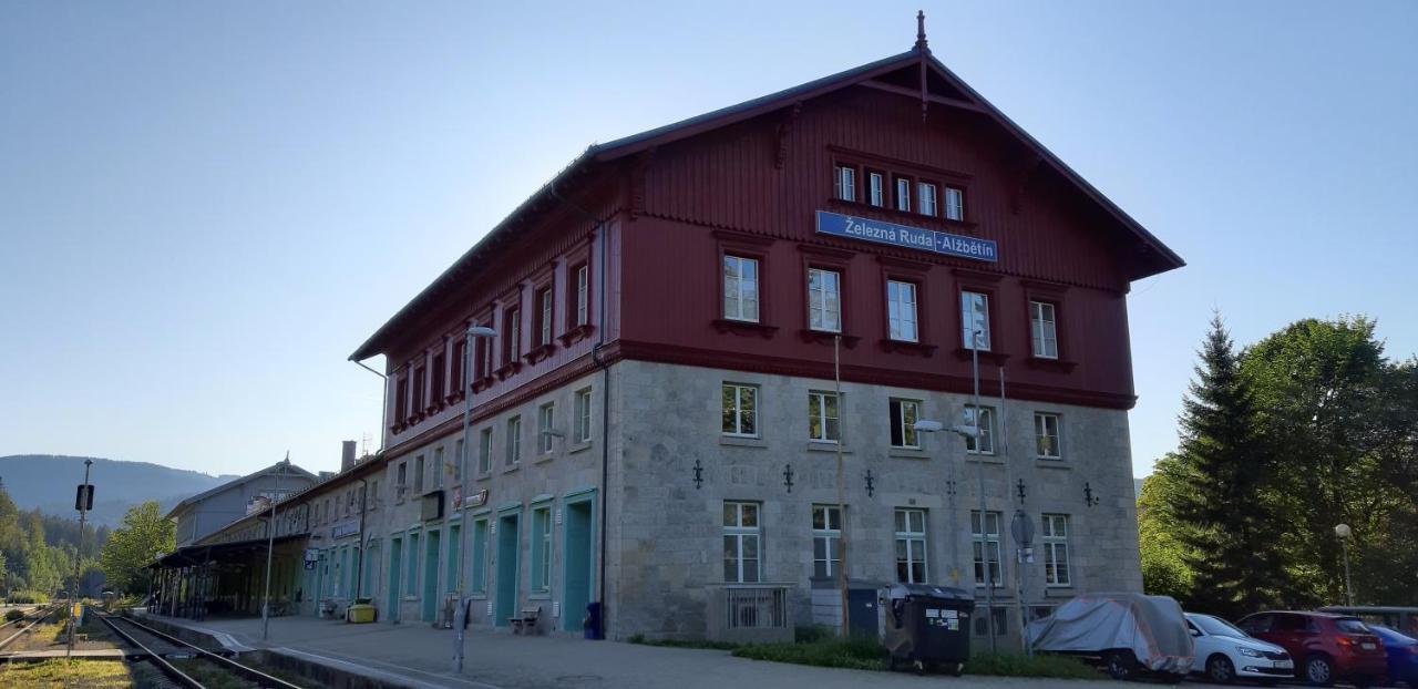 Dopravna Alzbetin Aparthotel Železná Ruda Kültér fotó