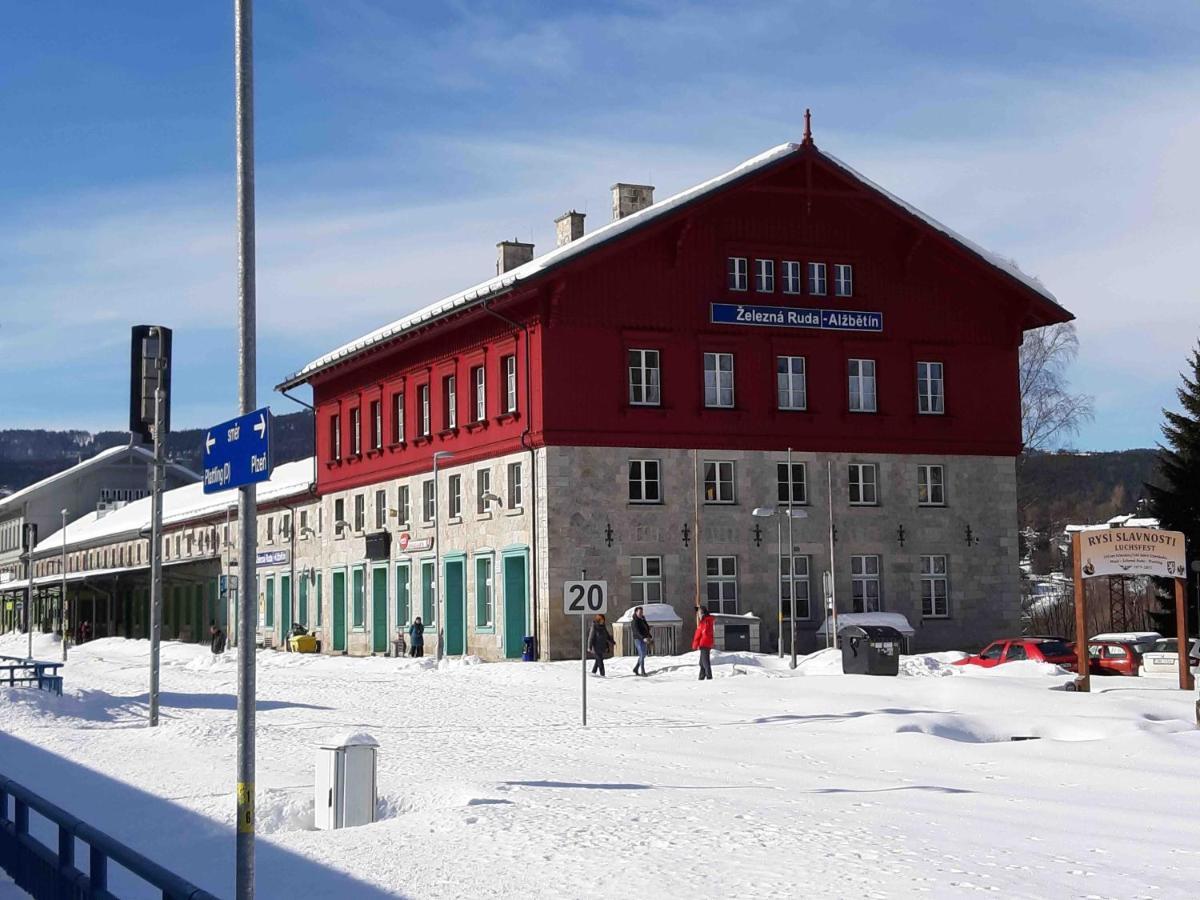 Dopravna Alzbetin Aparthotel Železná Ruda Kültér fotó