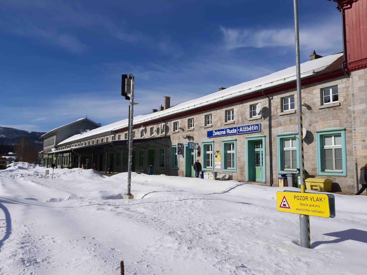 Dopravna Alzbetin Aparthotel Železná Ruda Kültér fotó